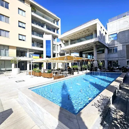 Elysia Park Apartment