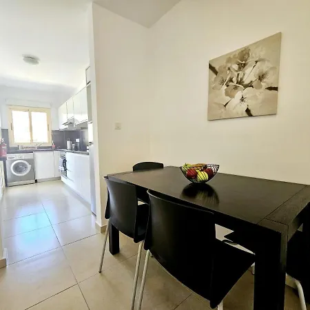 Elysia Park Apartment