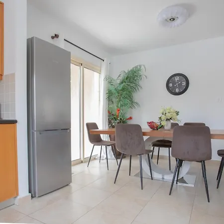 Elysia Park Apartment