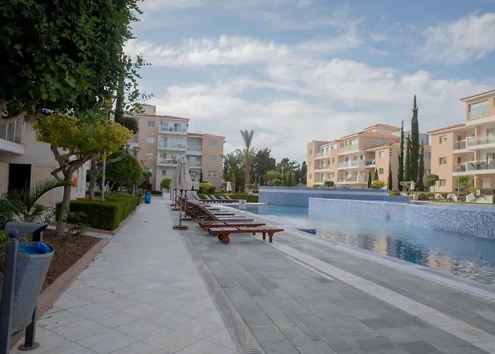 Elysia Park Apartment *